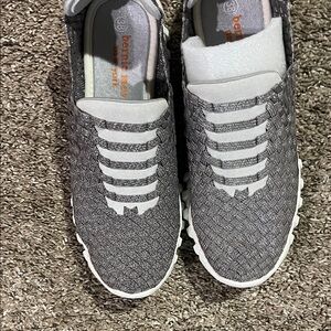 bernie mev. Woven Slip-On Sneakers in Gray